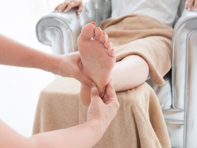 Women are pushed the soles of the feet